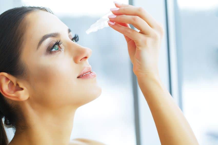 gotas hidratantes para lentes de contacto.