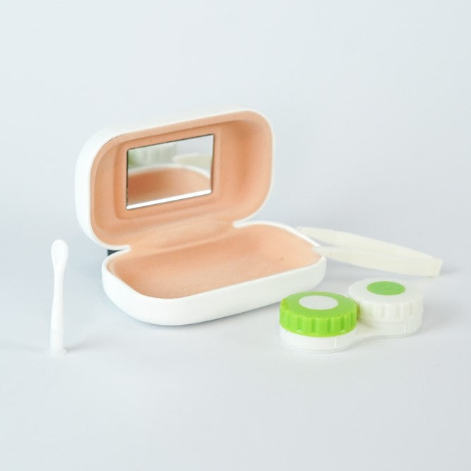 Kit para guardar y colocarse lentes de contacto.