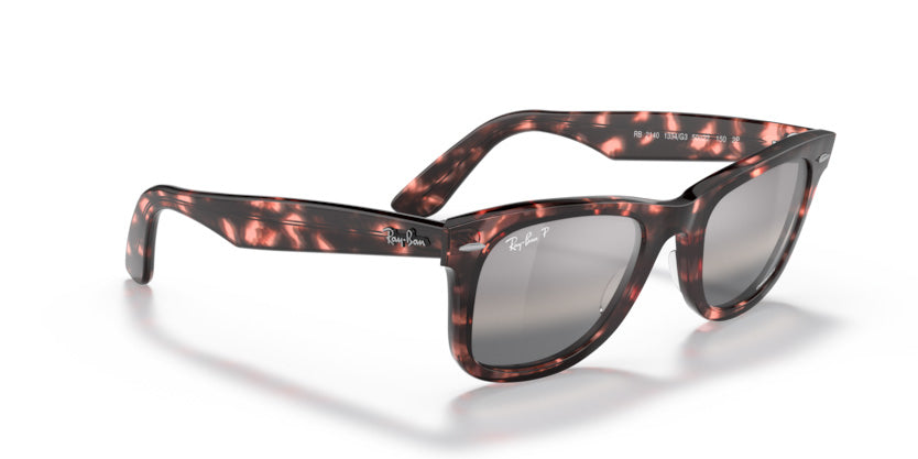 Gafa de sol marca Ray-Ban RB2140 modelo Wayfarer. Polarizada para mayor confort visual.