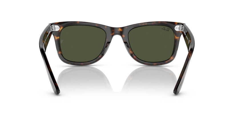 Gafa de sol marca Ray-Ban RB2140 modelo Wayfarer. Polarizada para mayor confort visual.