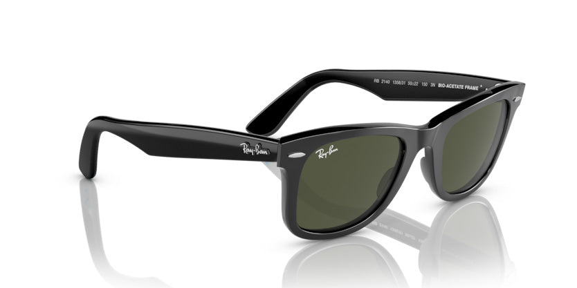 Gafa de sol marca Ray-Ban RB2140 modelo Wayfarer. Polarizada para mayor confort visual.