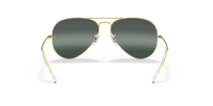 Ray Ban polarizado con tecnología chromance modelo Aviator Large Metal color legend gold y cristales color plateado azulado 